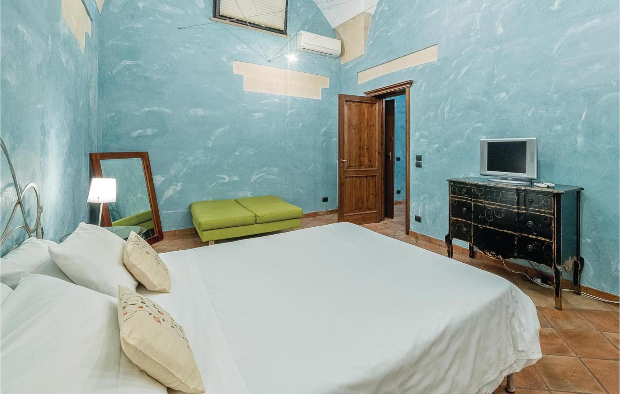 1 Bedroom Awesome Apartment In Lecce Le Buitenkant foto